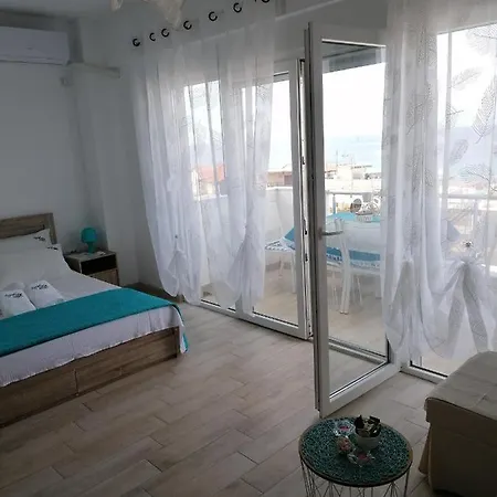 Crystal Blue Apartments Nea Kallikrateia Exterior photo